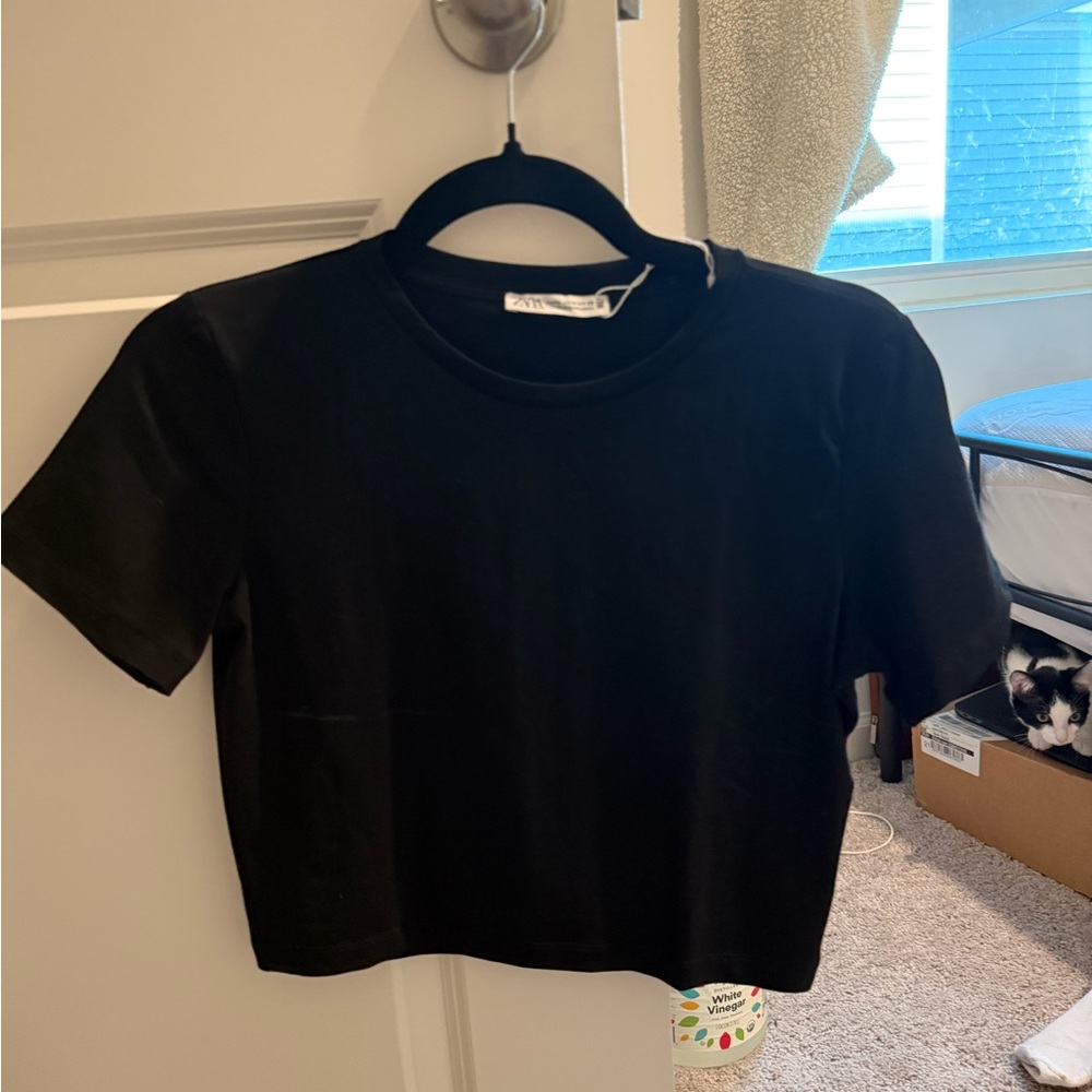 Zara Black Cropped T-Shirt never worn
